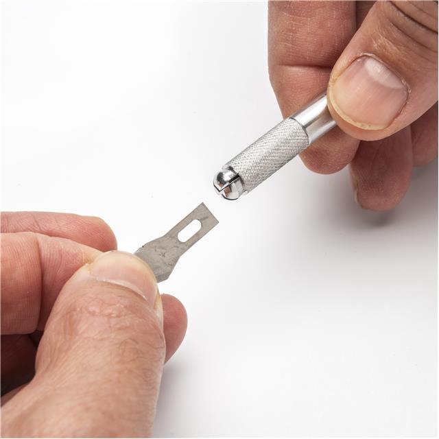 KNIFE PRECISION WITH BLADE