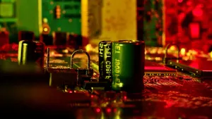 Entendendo a tolerância do capacitor e seu impacto no desempenho do circuito