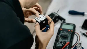 A 2025 Guide to Run Capacitors in Electronic Systems