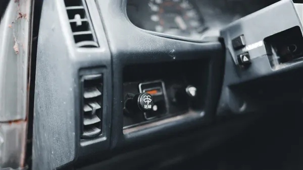 Automobil